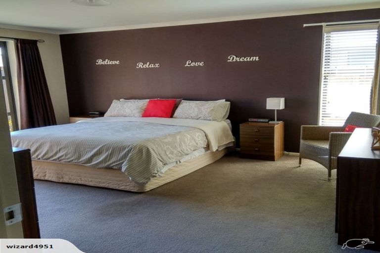 Photo of property in 11 Geneva Terrace, Kelvin Grove, Palmerston North, 4414