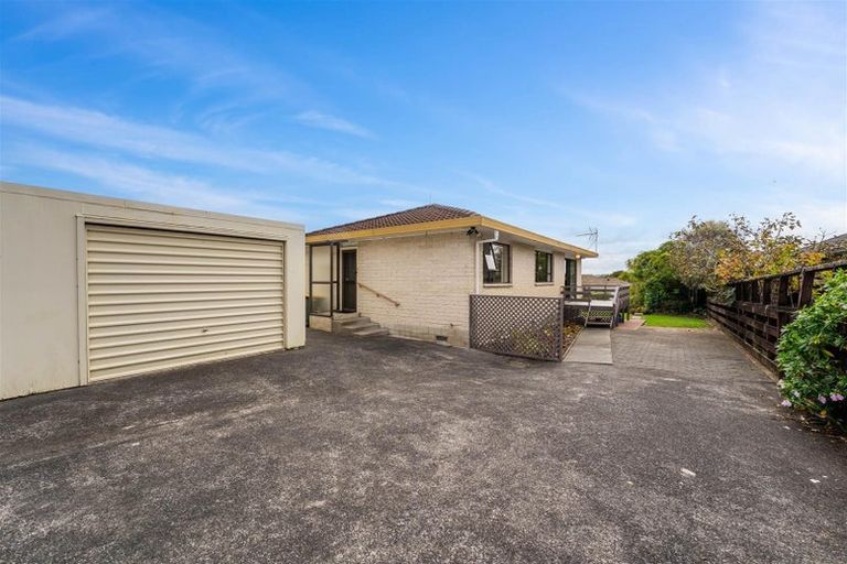 Photo of property in 2/79 Hutchinson Avenue, New Lynn, Auckland, 0600