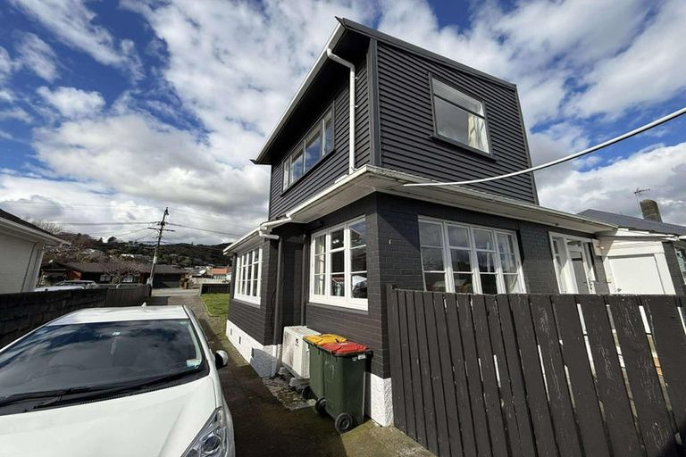 Photo of property in 353 Waiwhetu Road, Fairfield, Lower Hutt, 5011