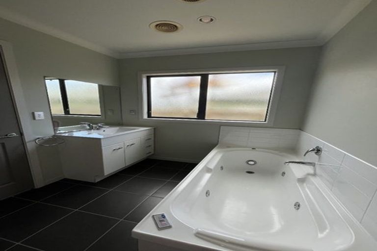 Photo of property in 66 Te Puia Drive, Aotea, Porirua, 5024