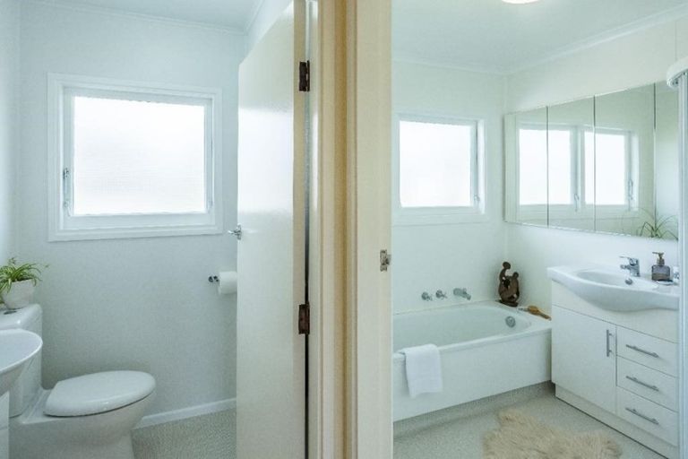 Photo of property in 50 Golf Road, Paraparaumu Beach, Paraparaumu, 5032