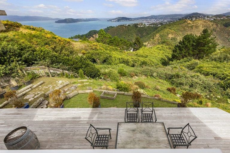 Photo of property in 20 Grumman Lane, Newlands, Wellington, 6037