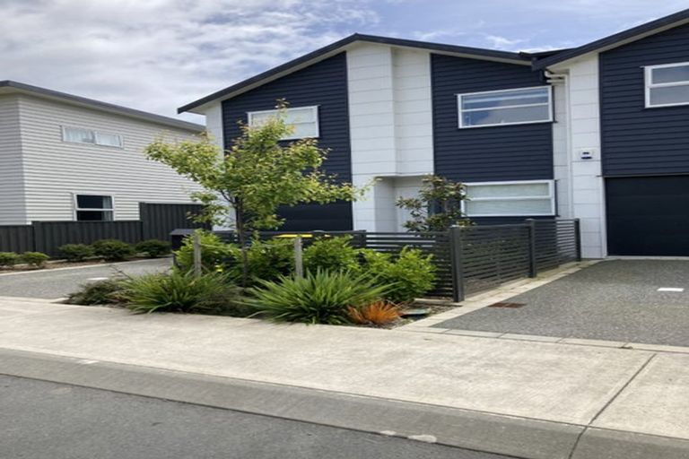 Photo of property in 28 Pateke Drive, Kenepuru, Porirua, 5022