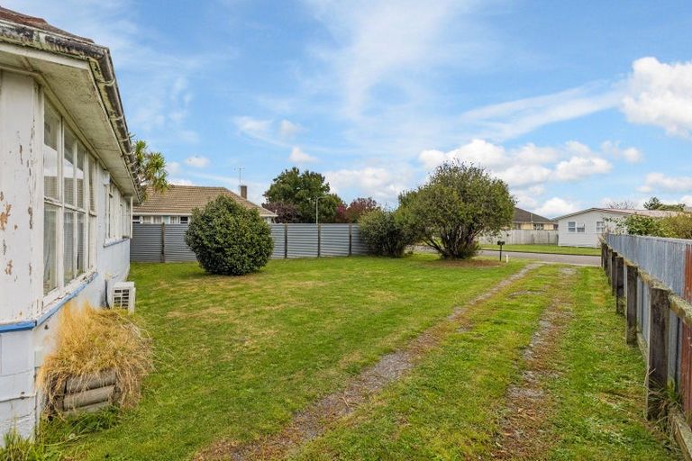 Photo of property in 31 Exeter Crescent, Takaro, Palmerston North, 4412