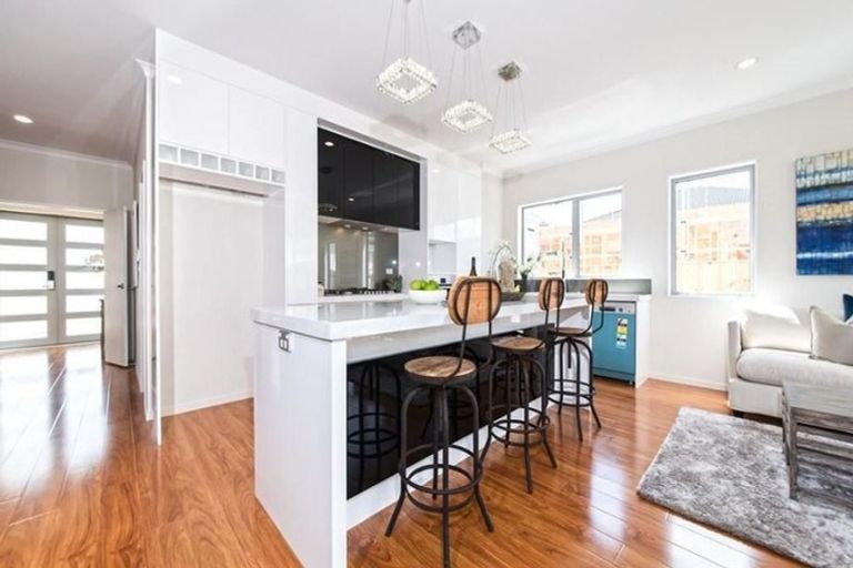 Photo of property in 20 Drumbuoy Drive, Flat Bush, Auckland, 2019