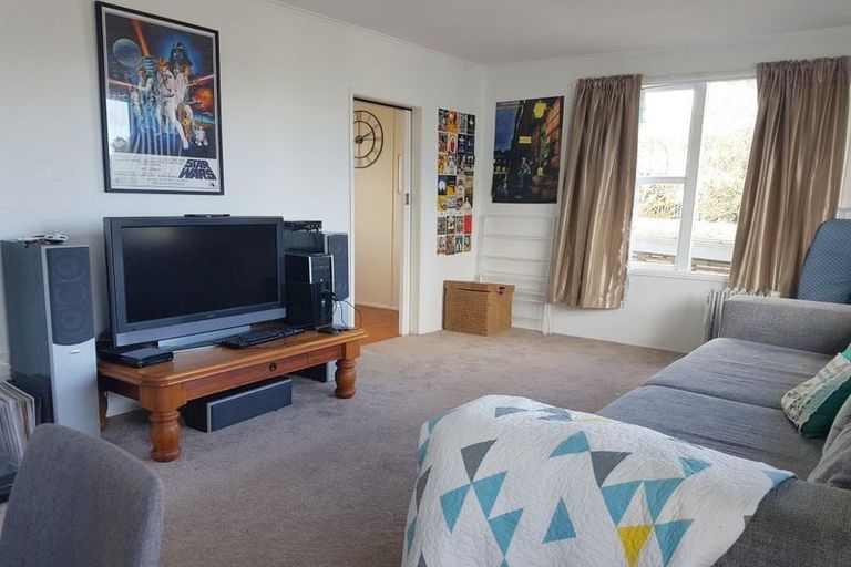 Photo of property in 2/7 Oteha Valley Road, Northcross, Auckland, 0632