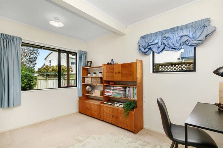 Photo of property in 147 Westchester Drive, Churton Park, Wellington, 6037