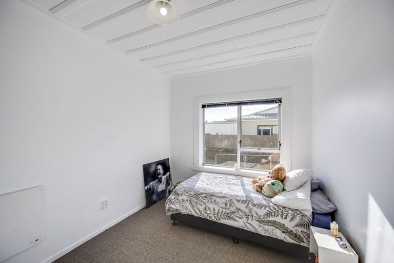 Photo of property in 2 Avondale Road, Taradale, Napier, 4112