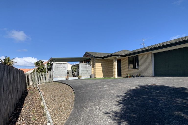 Photo of property in 9 Meharg Place, Fairview Heights, Auckland, 0632