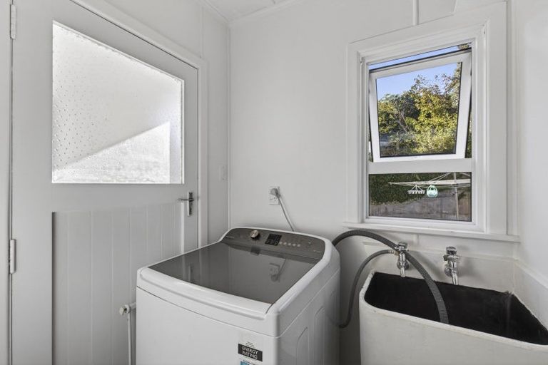 Photo of property in 15 Simons Street, Moturoa, New Plymouth, 4310
