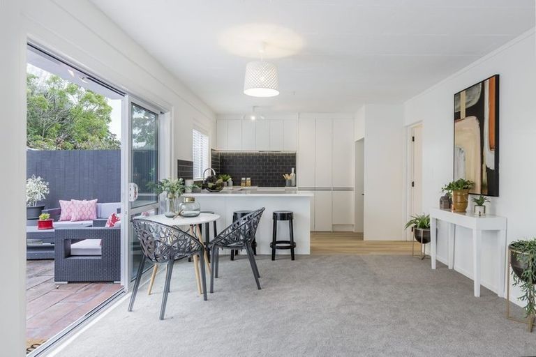 Photo of property in 4/24 Dawnhaven Drive, Te Atatu Peninsula, Auckland, 0610