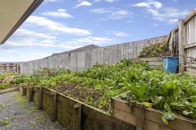 Photo of property in 40 Keri Vista Rise, Papakura, 2110