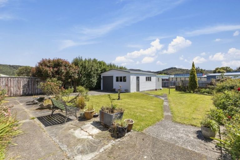 Photo of property in 11 Hinau Grove, Wainuiomata, Lower Hutt, 5014