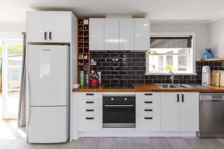 Photo of property in 10 Pitama Road, Awapuni, Palmerston North, 4412