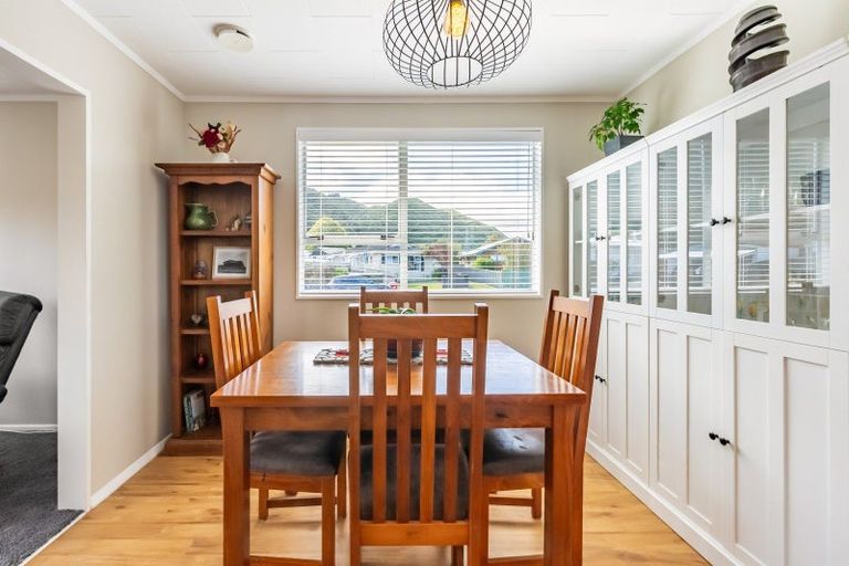 Photo of property in 19 Denver Grove, Totara Park, Upper Hutt, 5018
