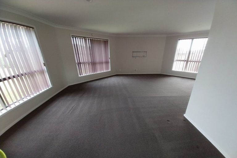 Photo of property in 57 Bluebird Crescent, Unsworth Heights, Auckland, 0632