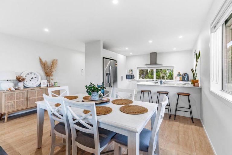 Photo of property in 103 Station Road, Kumeu, 0891