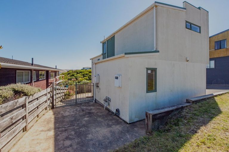 Photo of property in 84a Stewart Drive, Newlands, Wellington, 6037