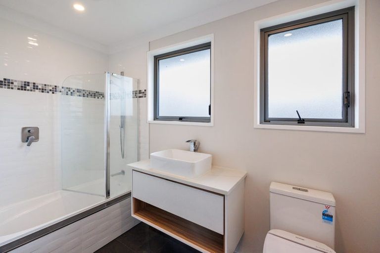 Photo of property in 9 Forbes Place, Kelvin Grove, Palmerston North, 4414