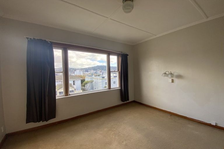 Photo of property in 8 Hawker Street, Mount Victoria, Wellington, 6011
