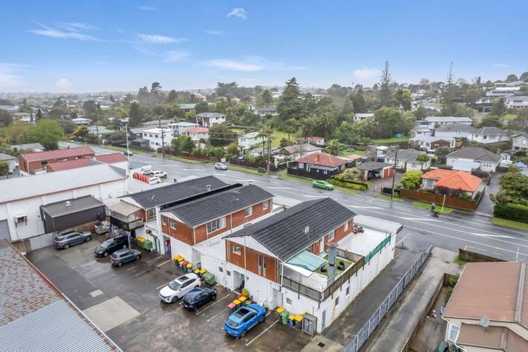 Photo of property in 247 Henderson Valley Road, Henderson, Auckland, 0612