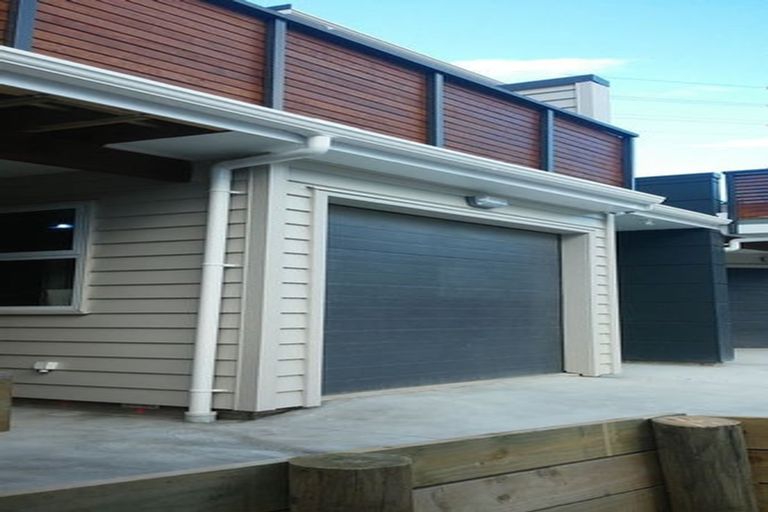 Photo of property in 104b Glanmire Road, Newlands, Wellington, 6037