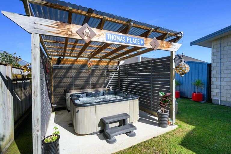 Photo of property in 99 Schnell Drive, Kelvin Grove, Palmerston North, 4414