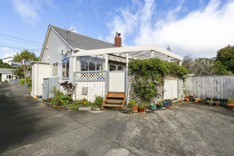 Photo of property in 17 Raumati Terrace, Khandallah, Wellington, 6035