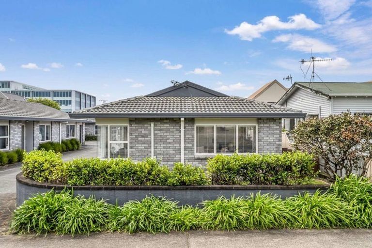 Photo of property in 2/37 Fourth Avenue, Tauranga, 3110
