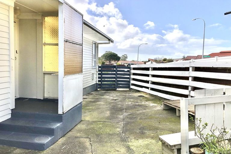 Photo of property in 27 Orly Avenue, Mangere, Auckland, 2022
