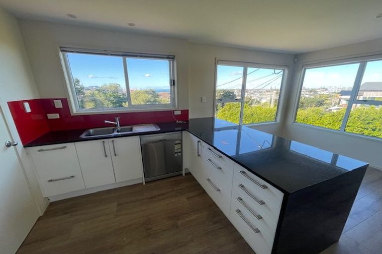 Photo of property in 1/28 Beach Road, Castor Bay, Auckland, 0620