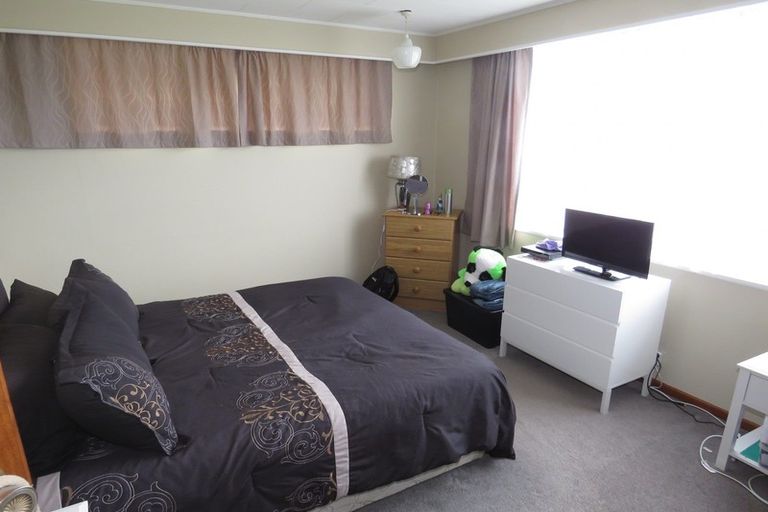 Photo of property in 90 Queen Street, Westport, 7825