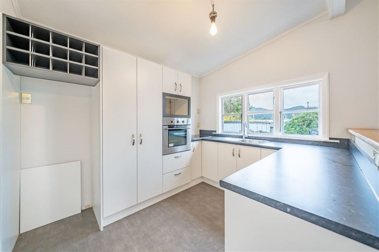 Photo of property in 2 Phar Lap Grove, Trentham, Upper Hutt, 5018