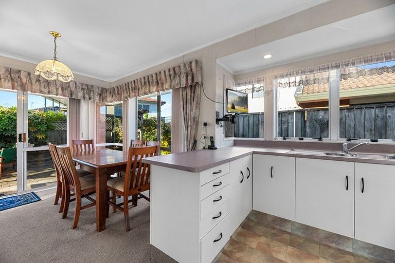 Photo of property in 5 Bayfair Drive, Mount Maunganui, 3116