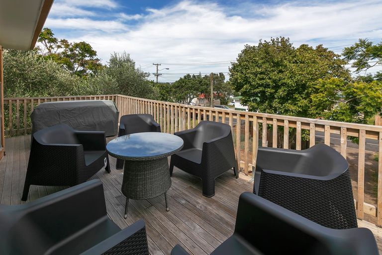 Photo of property in 40 Mountain Road, Mangere Bridge, Auckland, 2022