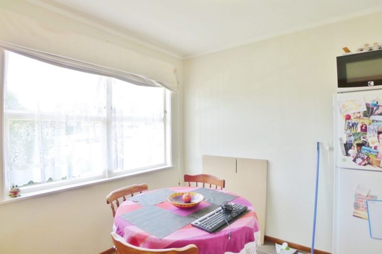 Photo of property in 5 Sunvue Road, Glen Eden, Auckland, 0602