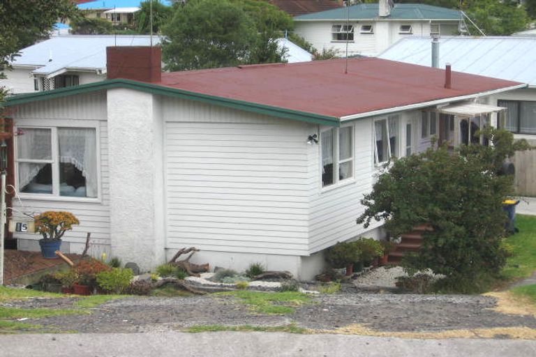 Photo of property in 2/15 Wykeham Place, Glenfield, Auckland, 0629