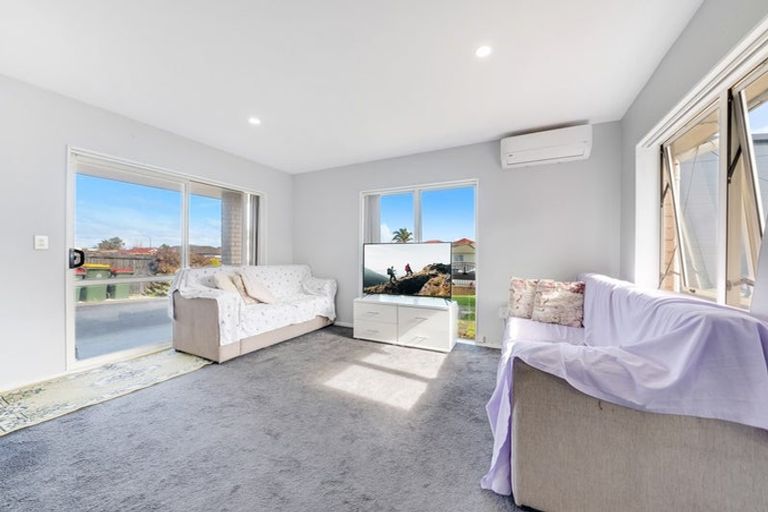 Photo of property in 47a Robert Skelton Place, Clendon Park, Auckland, 2103