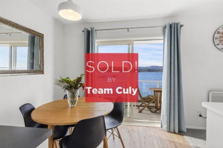 Photo of property in 2/420 Queens Drive, Lyall Bay, Wellington, 6022