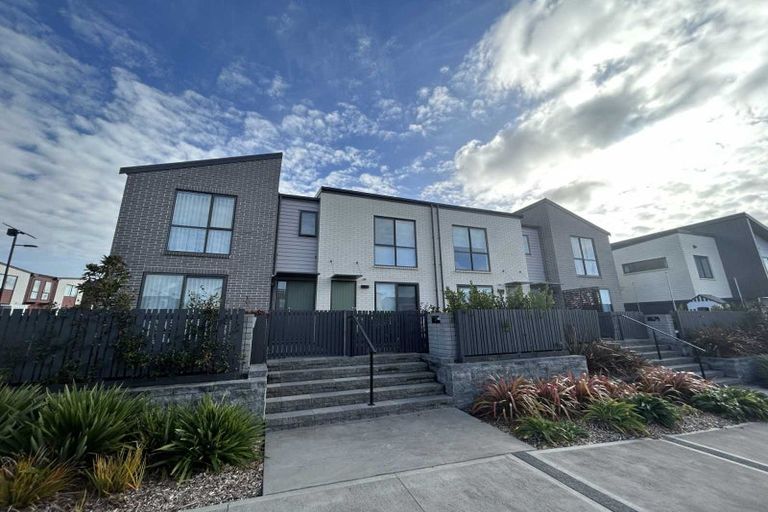 Photo of property in 25 Waenganui Road, Hobsonville, Auckland, 0616