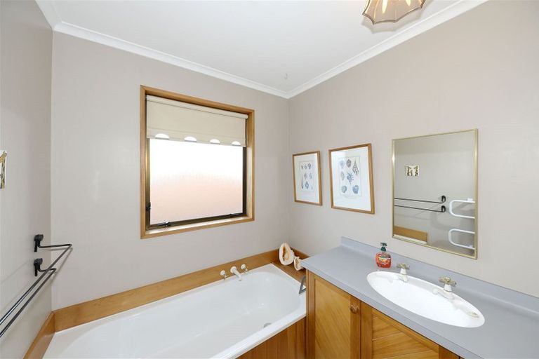 Photo of property in 15 Kamahi Place, Bishopdale, Christchurch, 8051