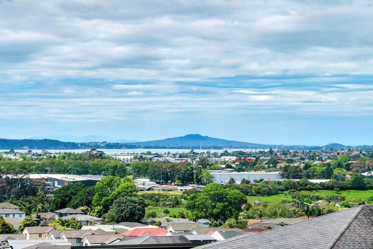 Photo of property in 14 Platinum Rise, Ranui, Auckland, 0612