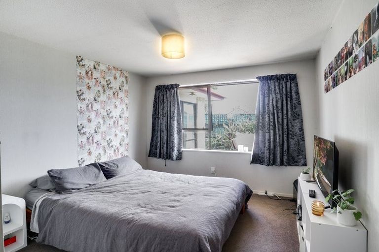 Photo of property in 2/14 Momorangi Crescent, Redwood, Christchurch, 8051