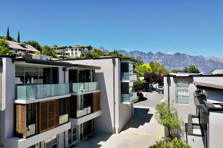 Photo of property in The Beeches Apartments, 4/60 Hallenstein Street, Queenstown, 9300