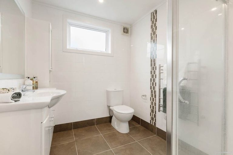 Photo of property in 19 Newhaven Terrace, Mairangi Bay, Auckland, 0630