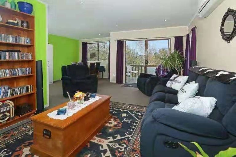 Photo of property in 20 Rehia Road, Massey, Auckland, 0614