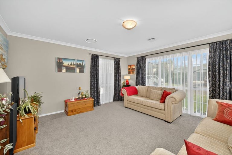Photo of property in 8 Avon Gate, Russley, Christchurch, 8042