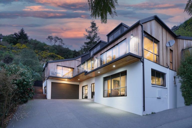 Photo of property in 2 Cannon Hill Crescent, Mount Pleasant, Christchurch, 8081