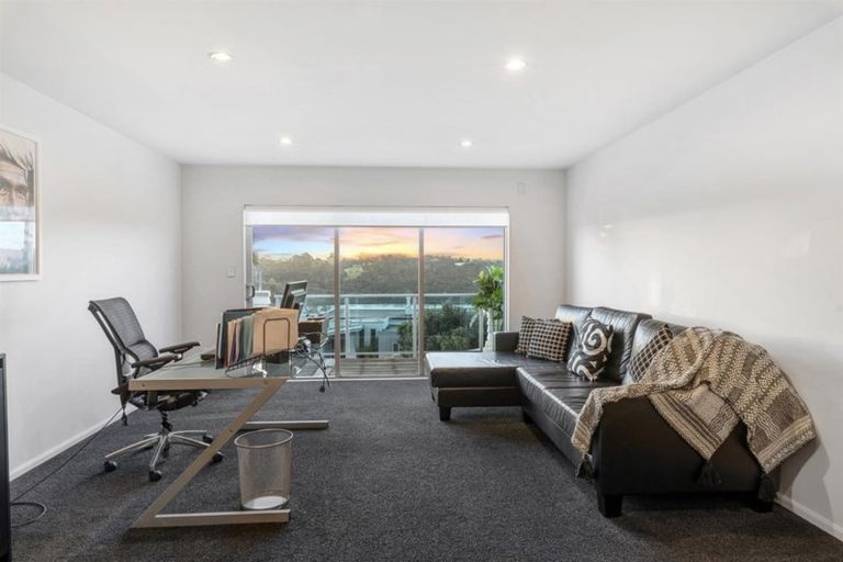 Photo of property in 75 Kittiwake Drive, Schnapper Rock, Auckland, 0632