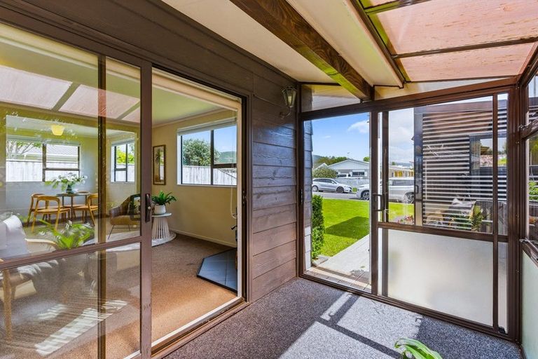Photo of property in 27 Oriwa Street, Waikanae, 5036